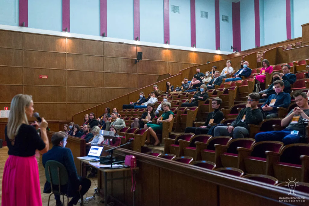 Gala finałowa Maratonu Pomysłów Społecznych : Fake newsy. Spotkanie poprowadziła Ewa Załupska w NOT Wrocław.