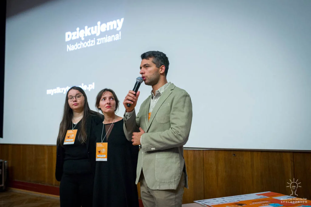 Prezentacja zespołu Rebel Scouts podczas gali finałowej Maratonu Pomysłów Społecznych.